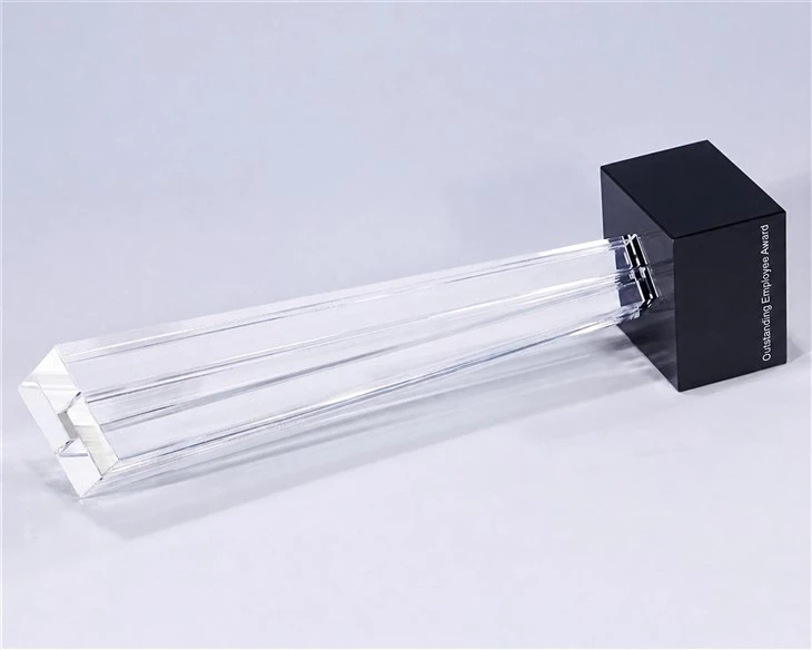 vertical-obelisk-crystal-trophy-on-black2178c